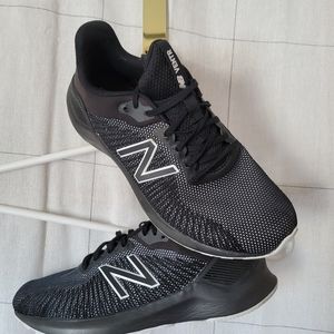 New Balance ventr black white shoes size men's 8.5 fits women 10